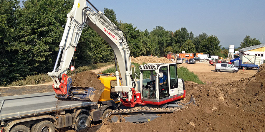 stavebné stroje zariadenia kolesové pásové rýpadlá rýpadlo-nakladače Poľsko